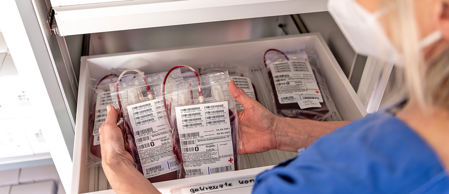 Blutkonserven im Labor des Gemeinschaftskrankenhauses.